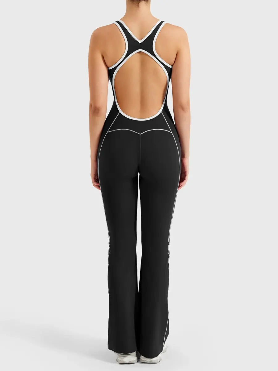 VÉNARA™ kontrastfarvet jumpsuit med udsvungne ben – LEVEFIT