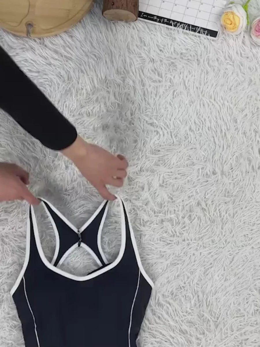 VÉNARA™ kontrastfarvet jumpsuit med udsvungne ben – LEVEFIT